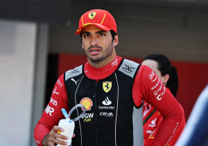 Surprise F1 team in contention to sign Sainz after crunch discussions