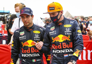 Pérez verklaart waarom hij Verstappen voorbij liet in Frankrijk: 'Mochten geen tijd verliezen'