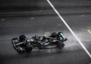 Hamilton pakt pole position: "Zag bijna niets"