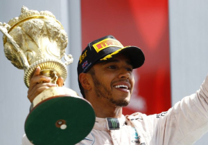 Bookmaker ziet titelkansen Hamilton: 'Bij titelwinst in VS krijg je 21 keer je inzet'