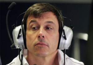 Toto Wolff: "Een compleet nieuwe motor ontwikkelen zien we niet zitten"