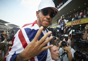 Hamilton: "Titel winnen wordt elke keer lastiger"