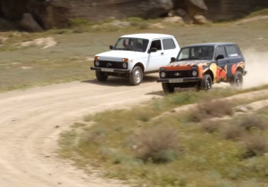 VIDEO: Verstappen en Ricciardo racen in hun Lada Niva tegen locals