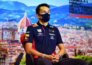 Albon: "Verstappen had deur misschien nog iets meer dicht kunnen gooien"