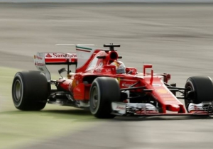 UPDATE: Vettel toont spierballen en zet snelste tijd neer van deze winter
