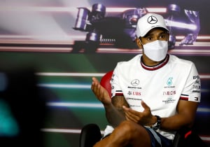 Hamilton 'can't afford to get tied up in a negative bubble'