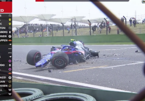 VIDEO: Albon verliest controle en gaat keihard de muur in