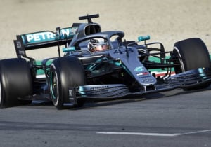 Hamilton niet blij met nieuwe Pirelli's: "Het wordt een uitdaging"