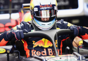 Horner over uitvallen Ricciardo: "Dit mag niet gebeuren op dit niveau"