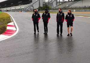 IN BEELD: Formule 1-teams komen aan op kletsnatte Nürburgring