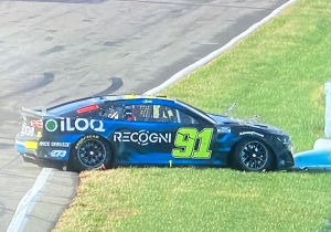 Kimi Raikkonen se estrella en su debut; Suárez 5°