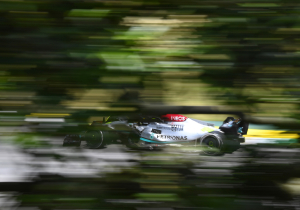 Hamilton kan geluk niet op met voorste Mercedes-startrij: "Dit is ongelofelijk"