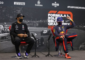 Horner trekt zich niets aan van mindgames Hamilton: "Lewis houdt wel van die onzin"