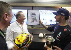Hamilton honoured by Fangio family after fifth title