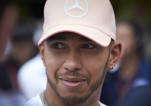 Hamilton moet zich melden bij de stewards voor actie bij inrijden pitstraat