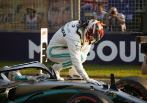 Hamilton snatches pole from Bottas in Australia