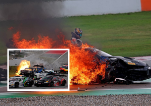 GT-coureur ontsnapt uit vlammenzee na crash op circuit Barcelona
