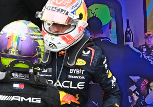 Hamilton ondervraagt Verstappen in cooldown room en trekt pijnlijke conclusie