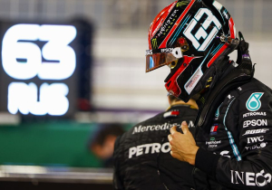 Russell over rijden voor Mercedes: 'Psychologisch is het alleen maar moeilijker'