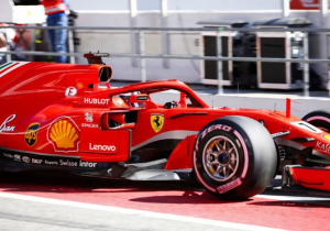 FOTO: Ferrari bevestigt spiegels aan de halo