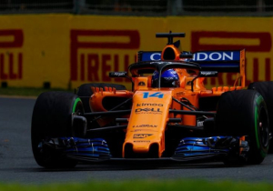 VIDEO: Alonso tegen race-engineer: 'Je kakt nu al in'