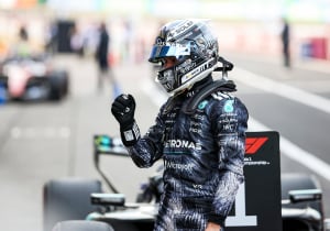 Antonelli zet pole om in zege tijdens Grand Prix van Japan, Verstappen achtste