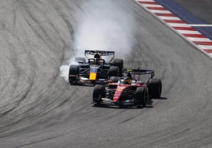 VIDEO: Herbeleef de titanenstrijd tussen Verstappen en Hamilton in Oostenrijk