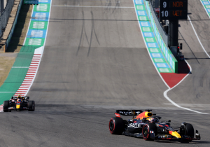 Verstappen laat Leclerc en Sainz achter zich tijdens derde vrije training in VS