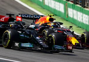 Wolff ontkent onrechtmatigheden achtervleugel Mercedes: 'Red Bull ziet spoken'