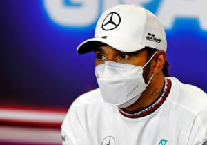 Hamilton: "Ik speel geen hersenspelletjes met Verstappen, dat is kinderachtig"