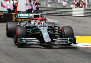 Grand Prix van Monaco: Hamilton wint na bloedstollend gevecht met Verstappen