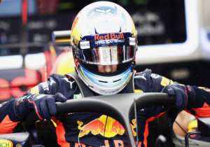 Ricciardo makes contract admission