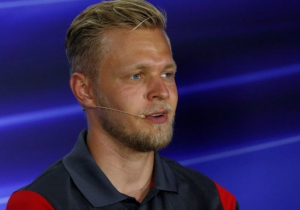 Magnussen lacht om kritiek collega's: "Ik vind het allemaal prima"