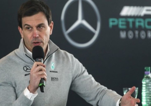 Toto Wolff sluit nieuwe Mercedes-coureur niet uit voor volgend seizoen