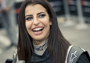 Vrouw uit Saudie-Arabië rijdt in Formule 1-auto over Paul Ricard