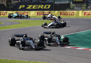 Hamilton kritisch op Mercedes-tactiek: "George staat behoorlijk ver achter mij in het WK"