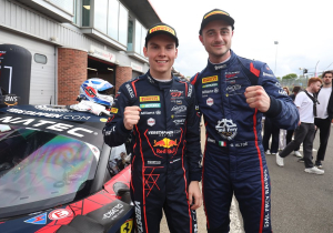 Vermeulen rijdt naar podium in Verstappen.com-Ferrari op Brands Hatch: "Erg trots"