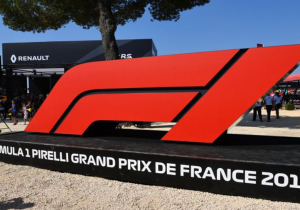 IN BEELD: Teams en coureurs komen aan op Paul Ricard