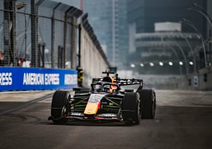 Verstappen zesde in eerste en enige vrije training Singapore, Russell het snelst