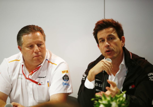 Brown en Wolff sluiten zich aan bij idee Sainz om kwalificatiecrashes aan te pakken