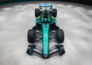 Aston Martin trekt doek af van door Newey ontworpen bolide voor Alonso en Stroll