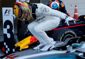 Hamilton: 'Niemand is beter dan ik, dat weet Toto'