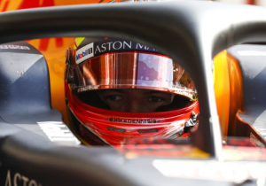 F1 pundit makes 'strangle' claim after Red Bull rookie's helmet struggles