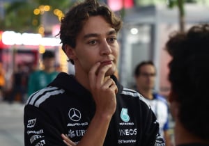 Russell weet niet waar hij het moet zoeken na DNF: 'Je moet er bijna om lachen'