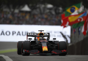 Verstappen niet verrast door snelheid Hamilton: 'Logisch als je een nieuwe motor hebt'