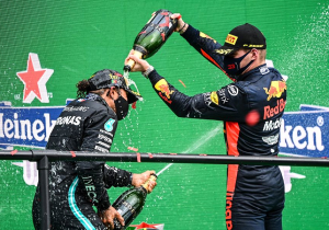 Verstappen vol lof over Hamilton: 'Snel, consistent en maakt zelden een fout'