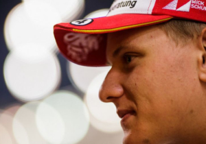 Vettel over Schumacher: 'Als hij vragen heeft kan hij bij mij komen'
