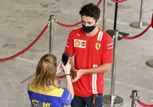 IN BEELD: F1-coureurs worden gecontroleerd op coronaverschijnselen