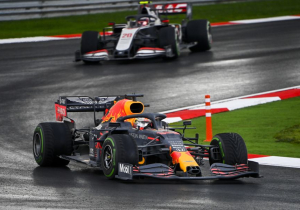 Het internet reageert furieus op onderzoek FIA naar Verstappen: "Ze spelen voor God"