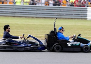 Antonelli, Ben Sulayem en meer zorgen voor hilarische beelden met LEGO-crash in grindbak